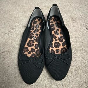 Vince Camuto pointed toe ballet flats. Size 9.